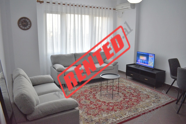 Apartament 1+1 me qira ne rrugen Mine Peza prane Prokurorise se Tiranes.
Pozicionohet ne katin &nbs